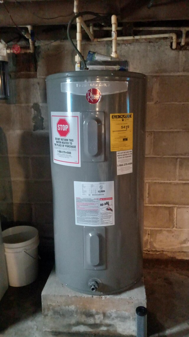 2540 S Dreyer Rd, Au Gres, MI 48703 - utilities featuring water heater
