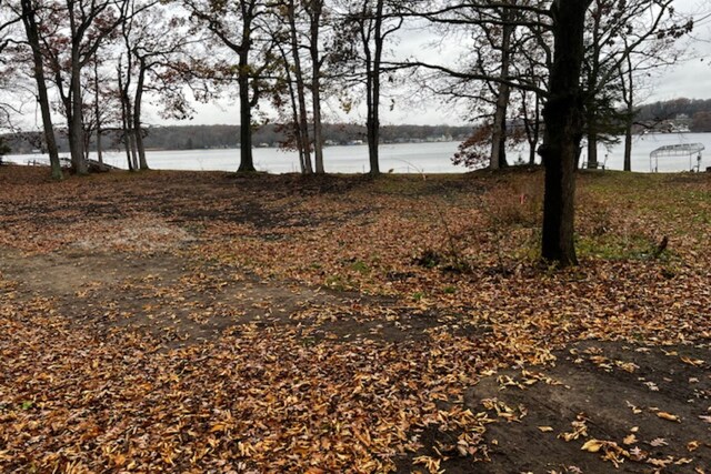 9485 Lakeview Dr, Pinckney, MI 48169 - photo 1