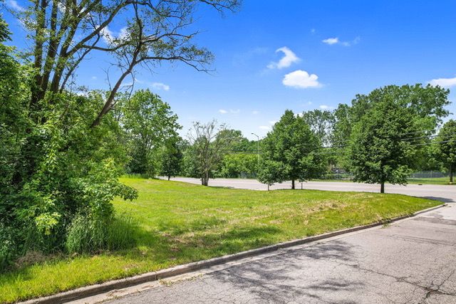 778 University Dr, Pontiac, MI 48342