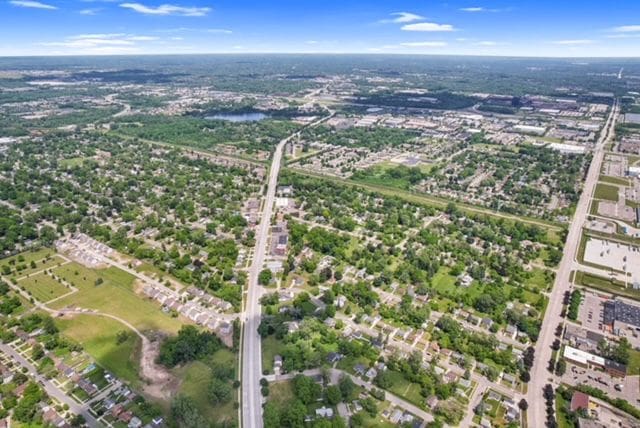778 University Dr, Pontiac, MI 48342