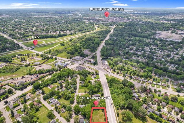 778 University Dr, Pontiac, MI 48342