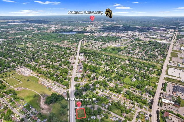 778 University Dr, Pontiac, MI 48342