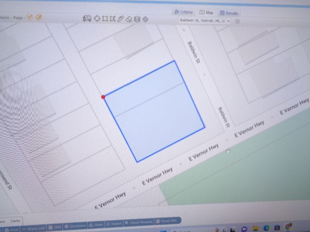 2401 Baldwin St, Detroit, MI 48214 - photo 2