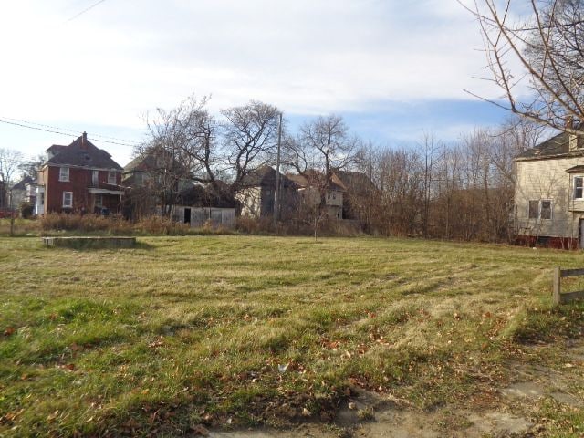 2401 Baldwin St, Detroit, MI 48214 - photo 3