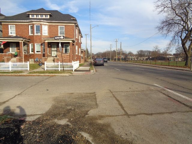 2401 Baldwin St, Detroit, MI 48214 - photo 12