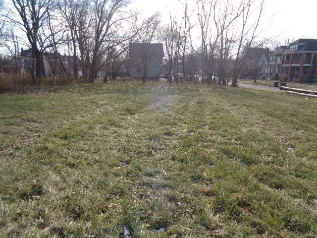 2926 Sheridan St, Detroit, MI 48214 - photo 7