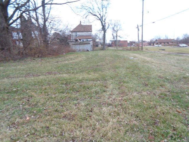 3523 Baldwin St, Detroit, MI 48214 - photo 6