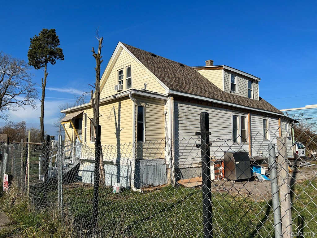 9050 Delmar St, Detroit, MI 48211 - photo 1