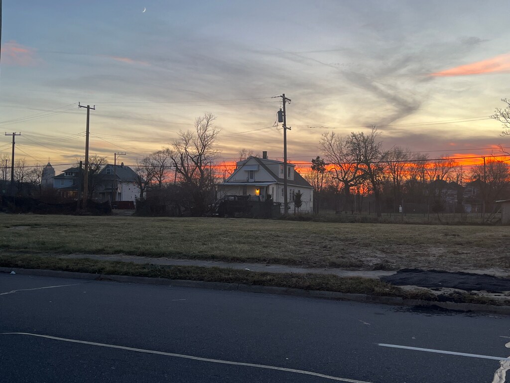 9041 Chrysler Dr, Detroit, MI 48211