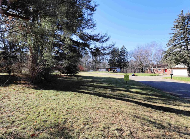 Crooked Limb Ct, Flushing, MI 48433