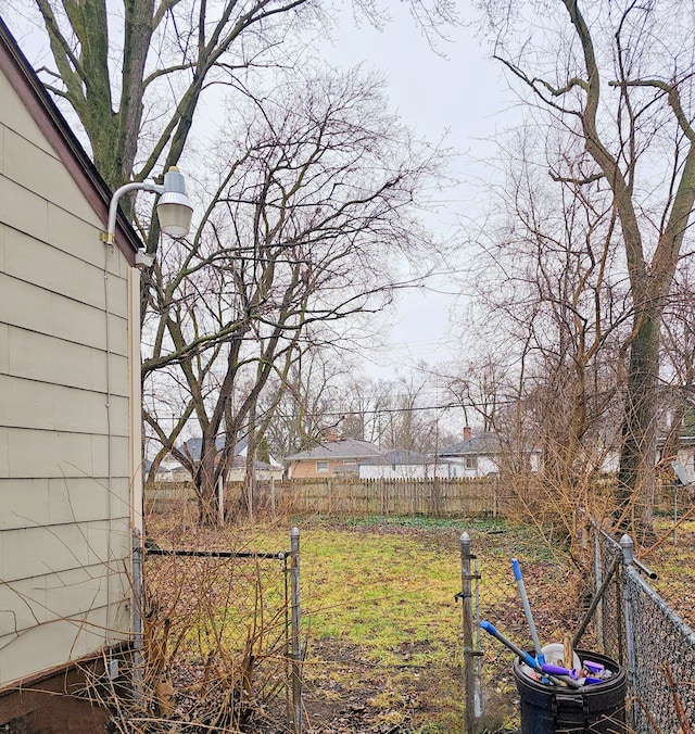 19356 Huntington Rd, Detroit, MI 48219 - view of yard