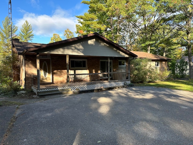 view of front of property featuring a porch