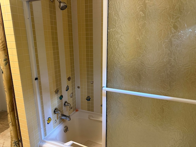 bathroom featuring tiled shower / bath combo