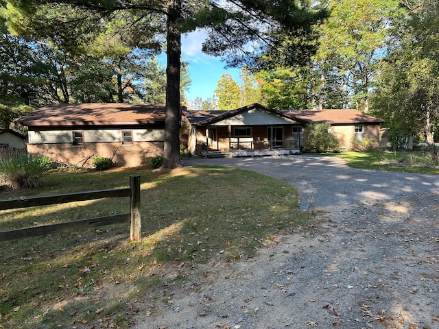 view of front of home with a front lawn