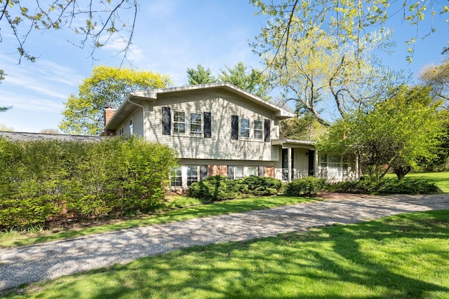 split level home featuring a front yard