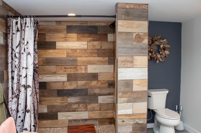 122 Park Ave, Frankfort, MI 49635 - full bath with toilet, a tile shower, baseboards, and wooden walls