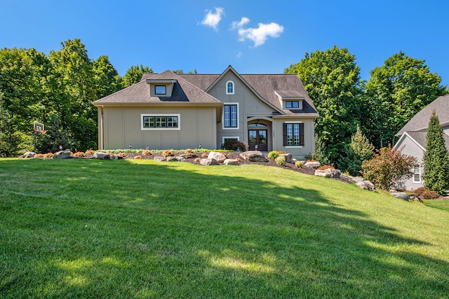 view of front facade with a front yard