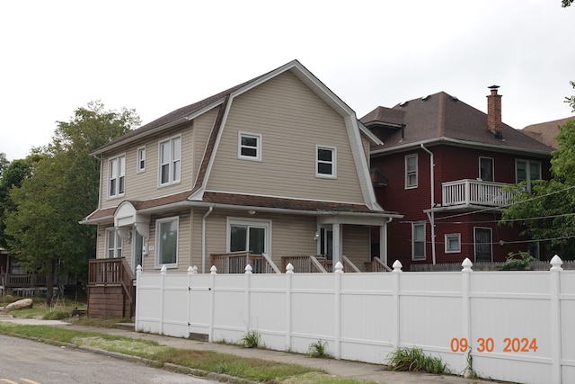 view of front of property