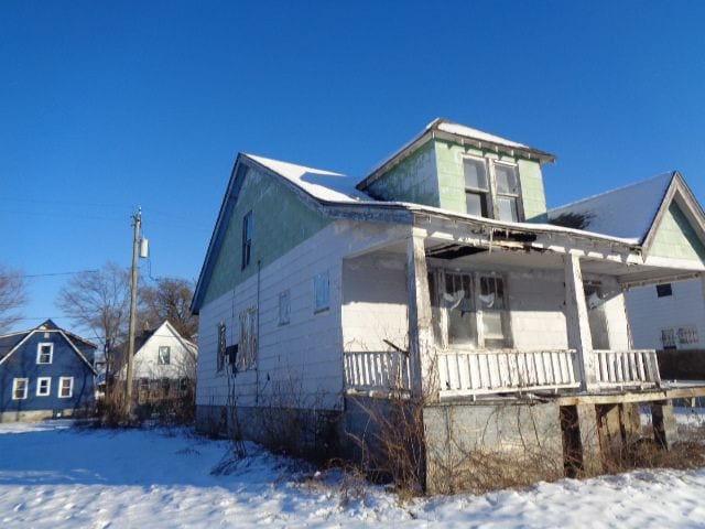 view of front of home featuring a porch