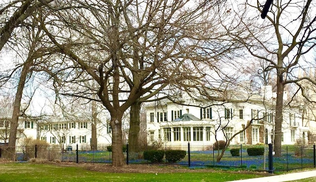 view of front of property with a front lawn