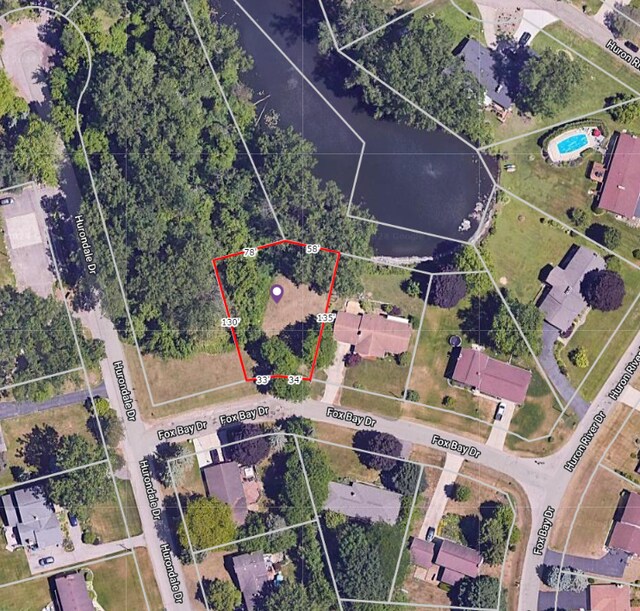 8380 Fox Bay Dr, White Lake, MI 48386