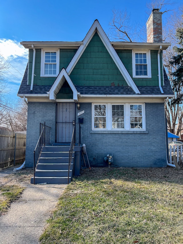 view of front facade featuring a front yard