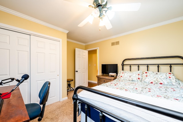 bedroom featuring a closet, light colored carpet, ceiling fan, and ornamental molding