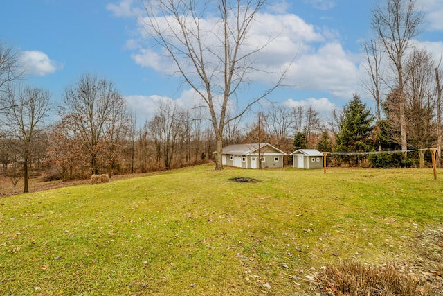 view of yard featuring a storage unit