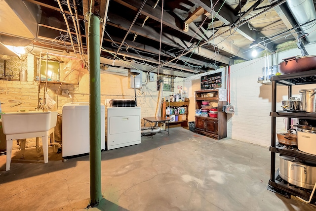 basement with sink and washing machine and clothes dryer