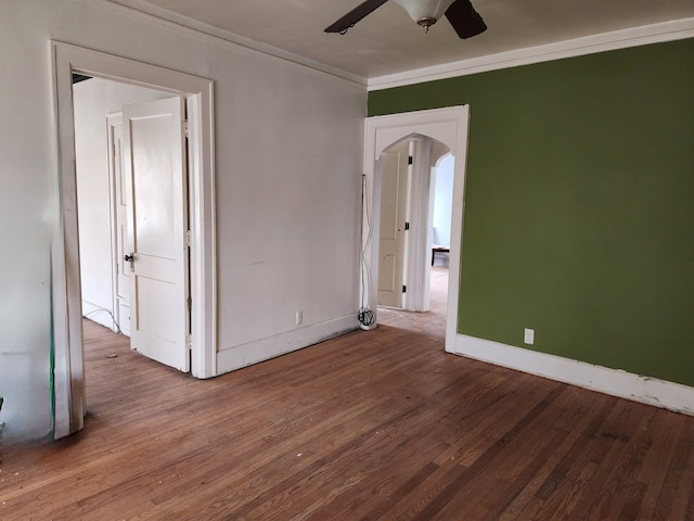 empty room featuring crown molding, hardwood / wood-style floors, and ceiling fan