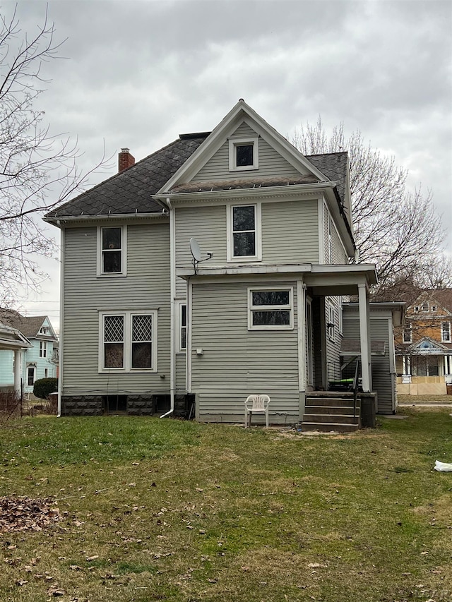 back of house featuring a yard