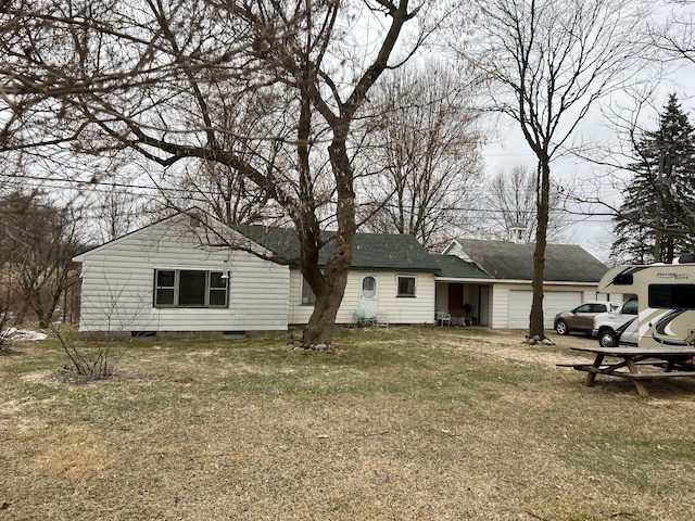 view of front of house featuring a garage and a front lawn