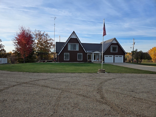 view of front facade featuring a front yard