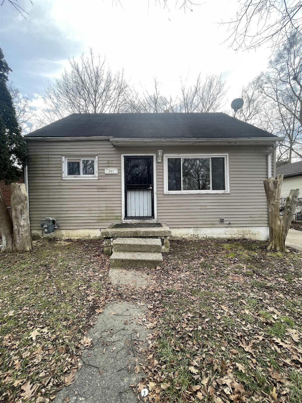 301 W Ruth Ave, Flint, MI 48505 - photo 1