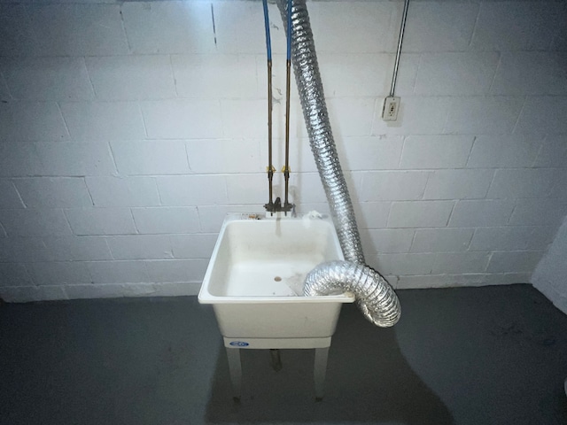 18903 Evergreen Rd, Detroit, MI 48219 - detailed view of a sink and concrete block wall