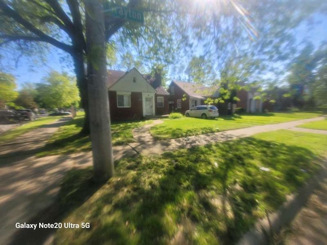 view of front of property with a front yard