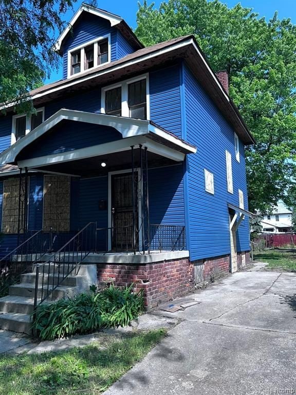 view of front of house featuring covered porch