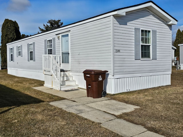 view of front of house with a front yard