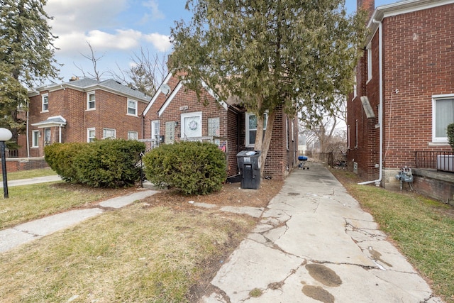 view of front of house with a front yard