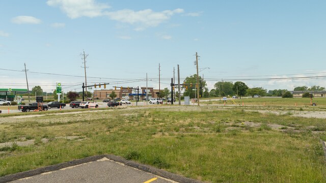 24995 Allen Rd, Woodhaven, MI 48183