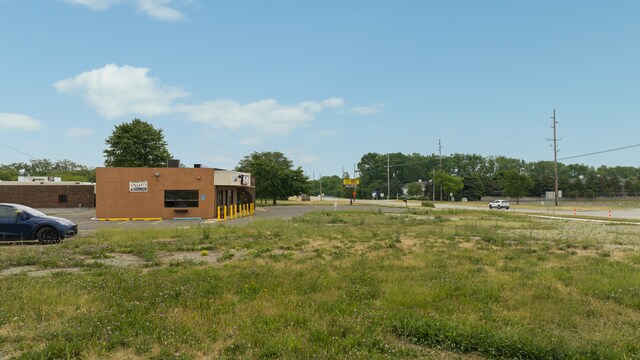 24995 Allen Rd, Woodhaven, MI 48183