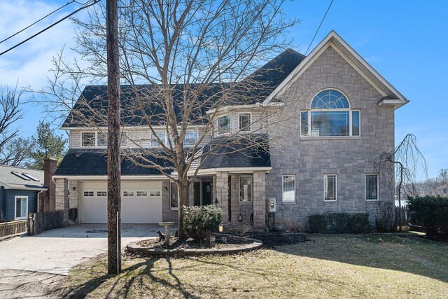 view of front property featuring a front lawn and a garage