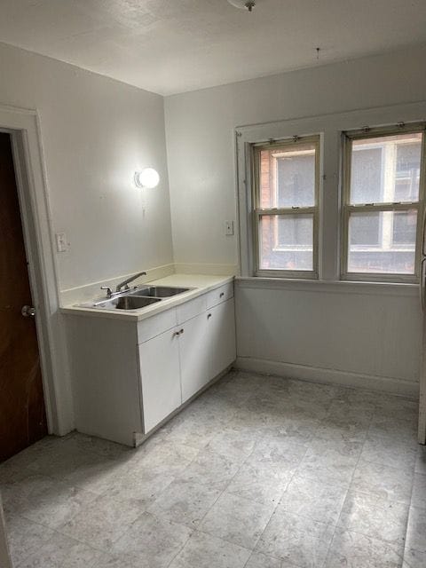 bathroom featuring sink