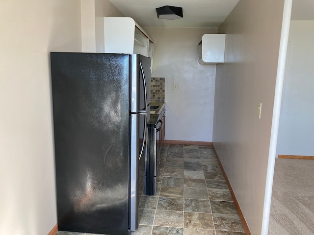 8900 E Jefferson Ave Unit 1431, Detroit, MI 48214 - kitchen featuring freestanding refrigerator, baseboards, stone finish floors, and electric stove