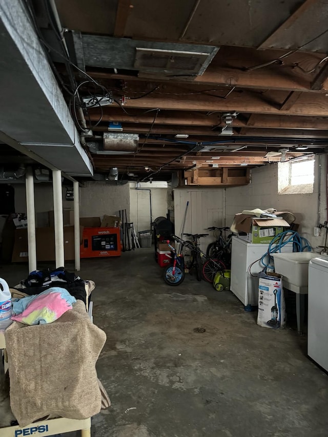 basement with washer / clothes dryer and sink