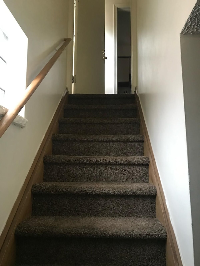 20920/2 Moross Rd, Grosse Pointe, MI 48236 - view of staircase