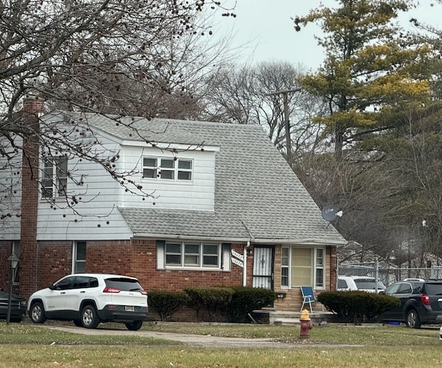 view of front facade with a front yard