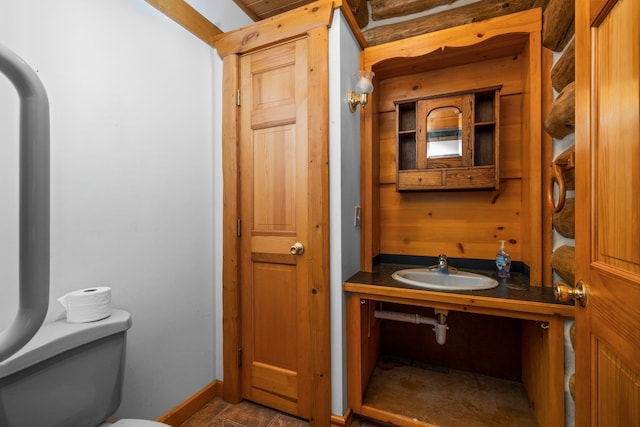 bathroom featuring toilet and sink