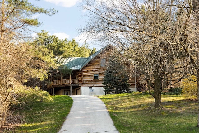 view of front of home with a deck and a front yard