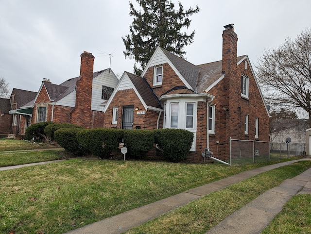 view of front of property with a front lawn